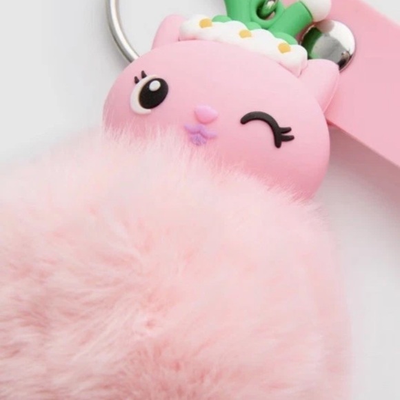 Gabby Dollhouse Fuzzy Travel Dangle Keyring Bag Charm Primark -NEW - Picture 3 of 3